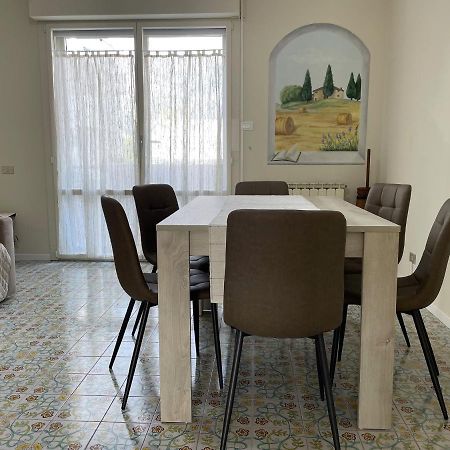 Stefano'S Guests House: 2 Bedrooms & Parking In فياريجيو المظهر الخارجي الصورة