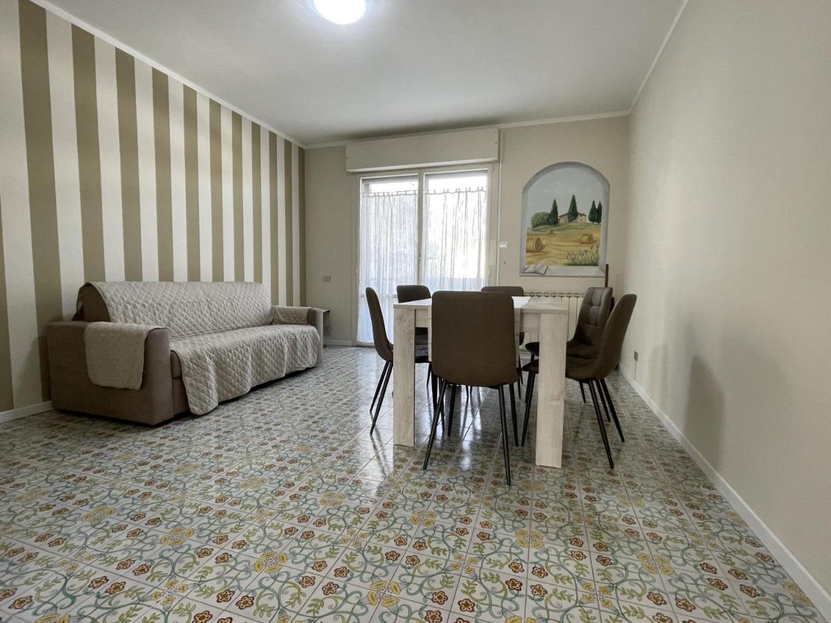 Stefano'S Guests House: 2 Bedrooms & Parking In فياريجيو المظهر الخارجي الصورة
